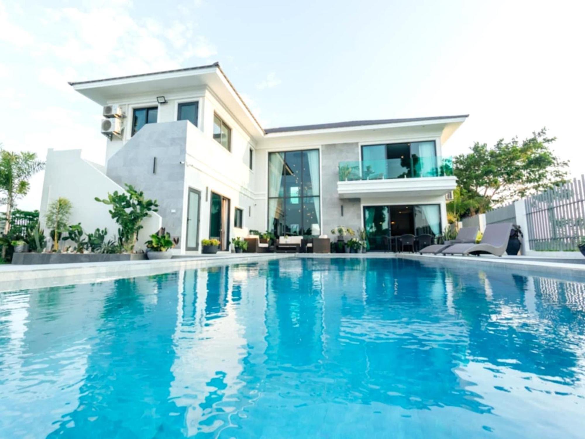 5-bedroom Luxurious 5-star With Private Pool Hua Hin