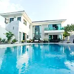 5-Bedroom Luxurious 5-Star Villa With Private Pool